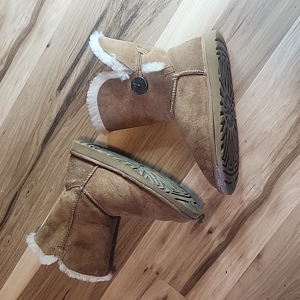 Ugg Mini Boots Bailey Button II Chestnut High Top Sheepskin Boot Women’s Size 6 - Picture 4 of 9